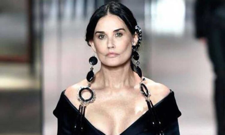 Demi Moore platica sobre su aparacion en pasarela de Fendi