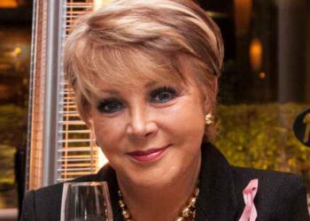 Lolita Ayala aparece en porada de Revista