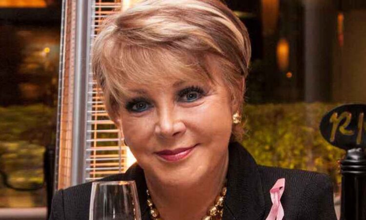 Lolita Ayala aparece en porada de Revista