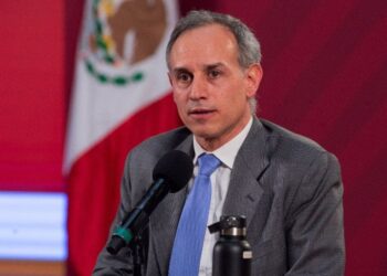 Lopez Gatell presenta ligera fiebre