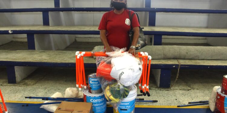 Recibe zona sur material deportivo del INDE