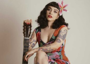 Mon Laferte se deja llevar por la pasión