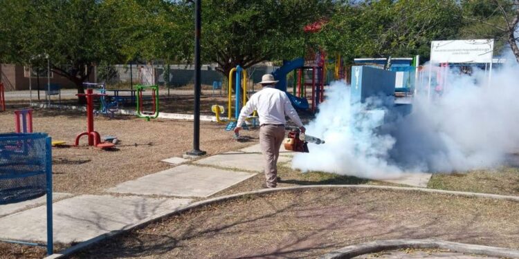 Prosigue plan de fumigación en espacios públicos deportivos