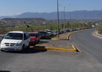 Congestionamiento vial en Polyforum por demanda de vacuna anti-Covid