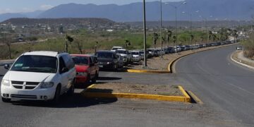 Congestionamiento vial en Polyforum por demanda de vacuna anti-Covid