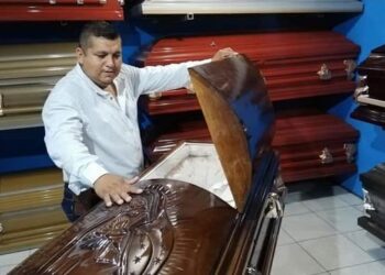 Funerarias floreciente negocio en pandemia del COVID