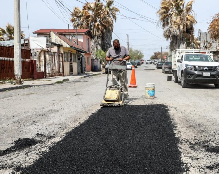Acelera Sanmiguel bacheo en calles de Nuevo Laredo