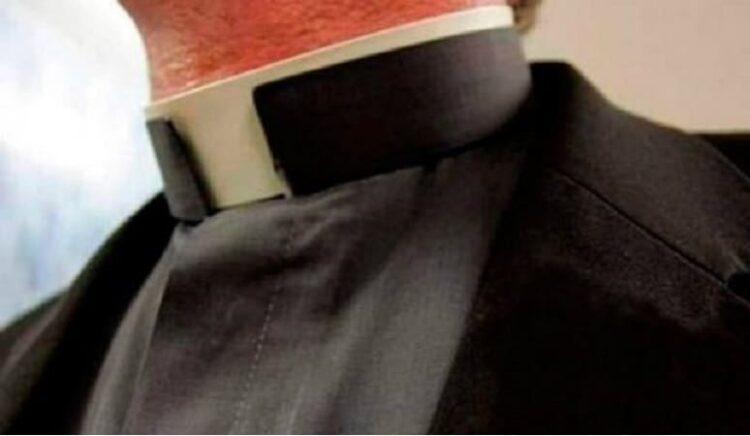 Se hace pasar por padre y pide dinero a través de redes sociales.