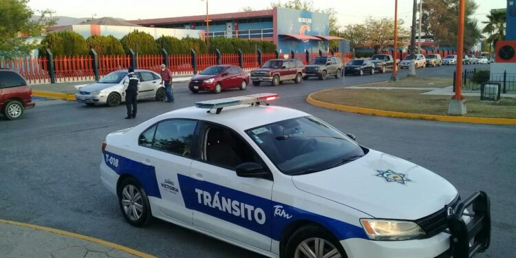 Arranca con dos kilómetros de fila módulo de vacunación anti-Covid en UAT