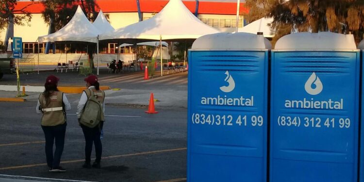 Arranca con dos kilómetros de fila módulo de vacunación anti-Covid en UAT