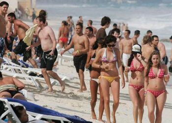 Piden cuidarse del Covid en Semana Santa por riesgo de rebrote