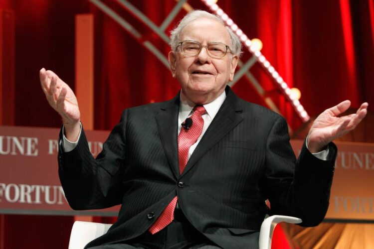 Warren Buffett supera los 100 mmdd