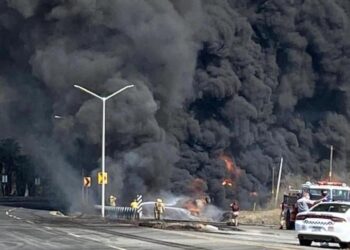 Cierre parcial de autopista Linares-Monterrey por accidente de pipa