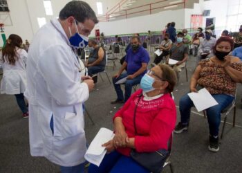 Inicia vacunación contra Covid en 2 municipios de Nuevo León