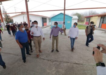 Entrega Alcalde aula y acciones del programa regreso a clases en primaria de Matamoros