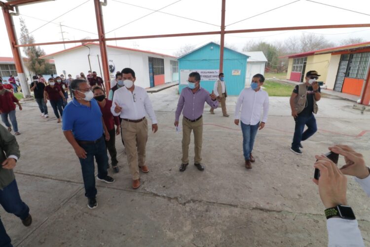 Entrega Alcalde aula y acciones del programa regreso a clases en primaria de Matamoros