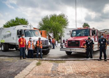 Entrega Alcalde camión compactador y unidad para Protección Civil en Estación Ramírez