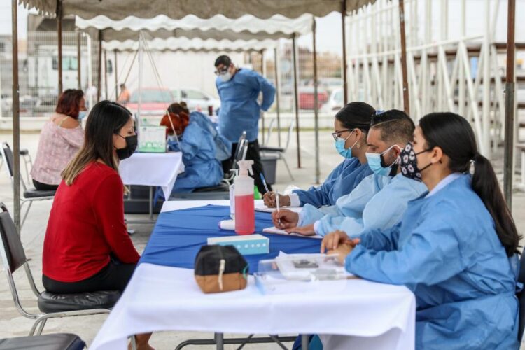 Dan servicios médicos gratuitos a colonia Lomas del Río y alrededores