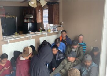 Arrestan a 36 indocumentados en casa de seguridad en Laredo
