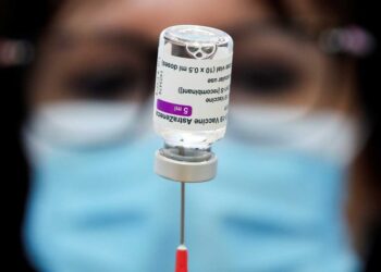 Pide OMS seguir vacunando con AstraZeneca ‘por el momento’