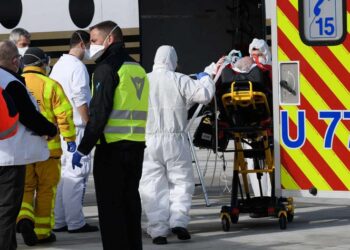 Hospitales de París están casi saturados; alistan nuevas medidas