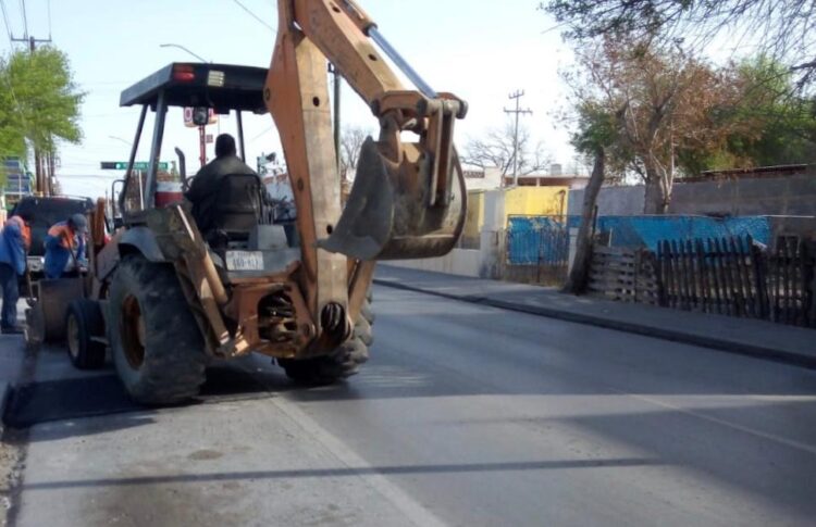 Reparan avenidas Álvaro Obregón y Jesús Carranza en Nuevo Laredo