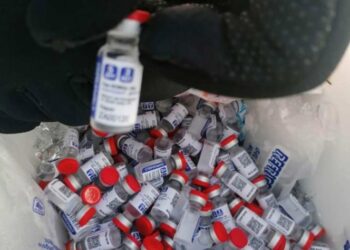 Piden 22 años de cárcel para quien venda vacunas falsas contra covid-19