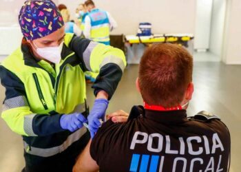 España, Alemania y otros países reanudan vacunación con AstraZeneca