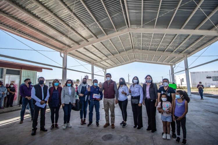 Alcalde Mario López entrega techumbre en Jardín de Niños en Matamoros