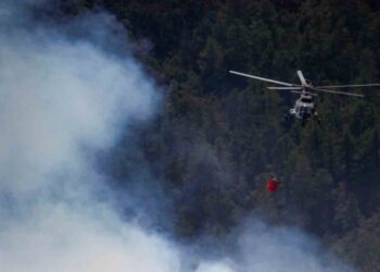 Envía Conagua 2 helicópteros para extinguir incendio en Coahuila y Nuevo León