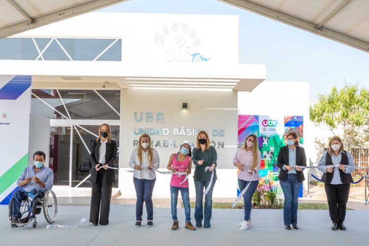 Entrega Mariana Gómez a familias de Altamira nueva Unidad de Rehabilitación 