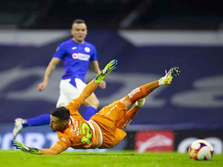Cruz Azul gana 3-2 al Atlas de Guadalajara en el Azteca