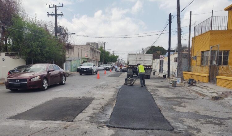 Reparan la carpeta asfáltica  en avenida 15 de Septiembre