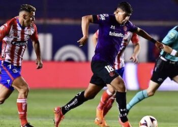 San Luis y Toluca empatan con mucha polémica