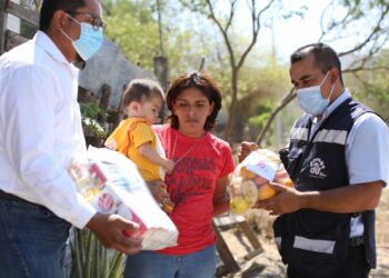 Entrega DIF dotaciones alimentarias del programa los primeros mil días de vida.