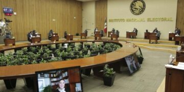 INE ordena a Morena no usar vacuna con fines políticos