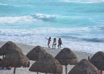 ¿Qué playas en México abrirán esta Semana Santa?