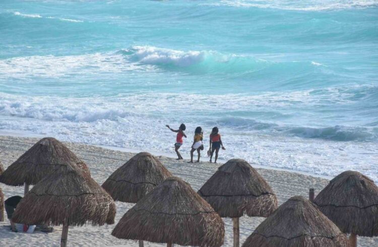 ¿Qué playas en México abrirán esta Semana Santa?