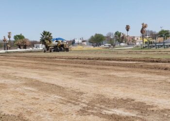 Dan mantenimiento a canchas del parque Polvo Enamorado