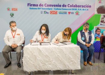 Firma Mariana Gómez convenio de colaboración con Oxxo Tamaulipas