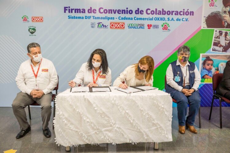 Firma Mariana Gómez convenio de colaboración con Oxxo Tamaulipas