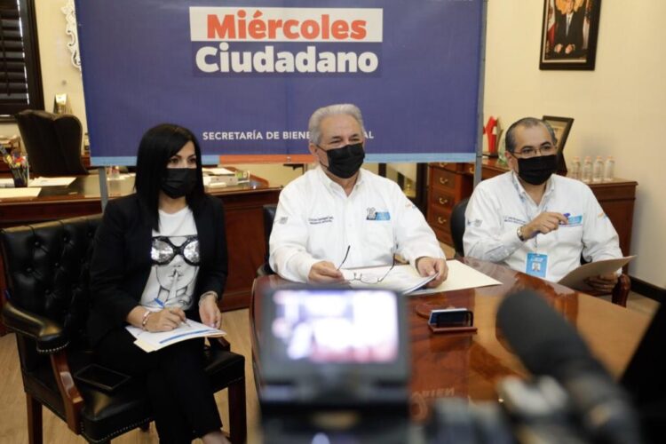 Atiende Arturo Sanmiguel peticiones de  apoyo médico en ‘Miércoles Ciudadano’