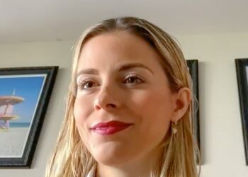 Motiva conferencista a no limitarse y soñar en grande