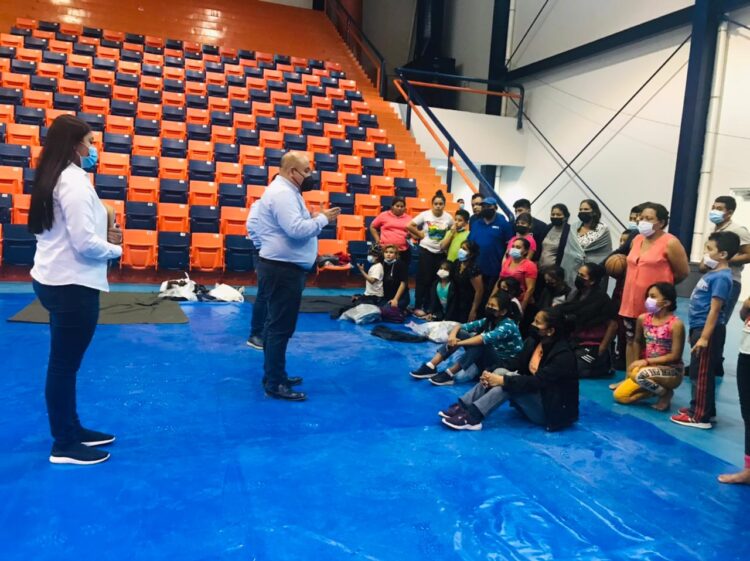 Habilitan albergue temporal para familias de migrantes varados en Reynosa