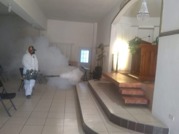 Continúan prevención de contagios por COVID; desinfectan templos en Matamoros