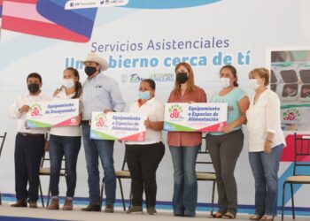 Llevan programas sociales del DIF a Villa de Casas