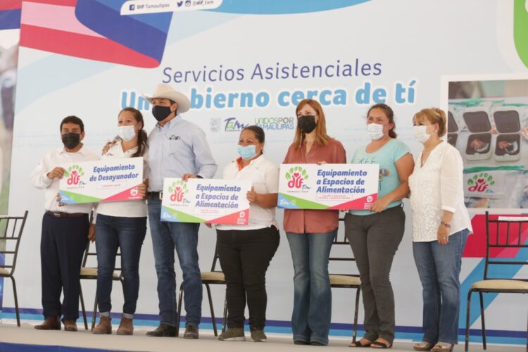 Llevan programas sociales del DIF a Villa de Casas