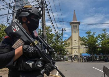 Ataque suicida en catedral de Indonesia deja 14 heridos