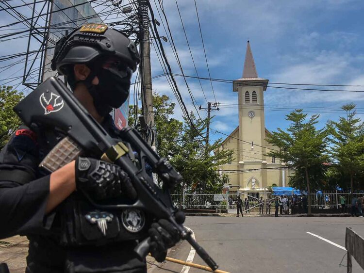 Ataque suicida en catedral de Indonesia deja 14 heridos
