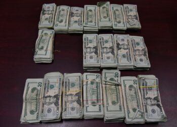 Agentes de Aduanas incautan 91 mil dólares con destino a México